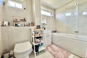 Family Bathroom- click for photo gallery